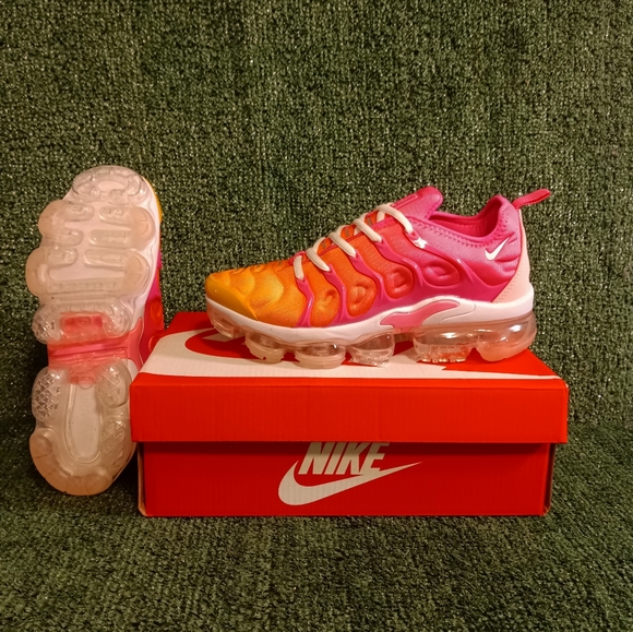 Women's Nike Vapormax Plus - Picture 4 of 6